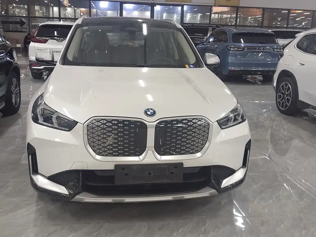 BMW iX1 2024
