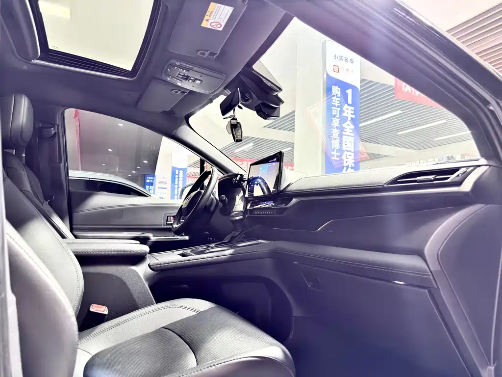 Toyota Sienna — миниатюра 12