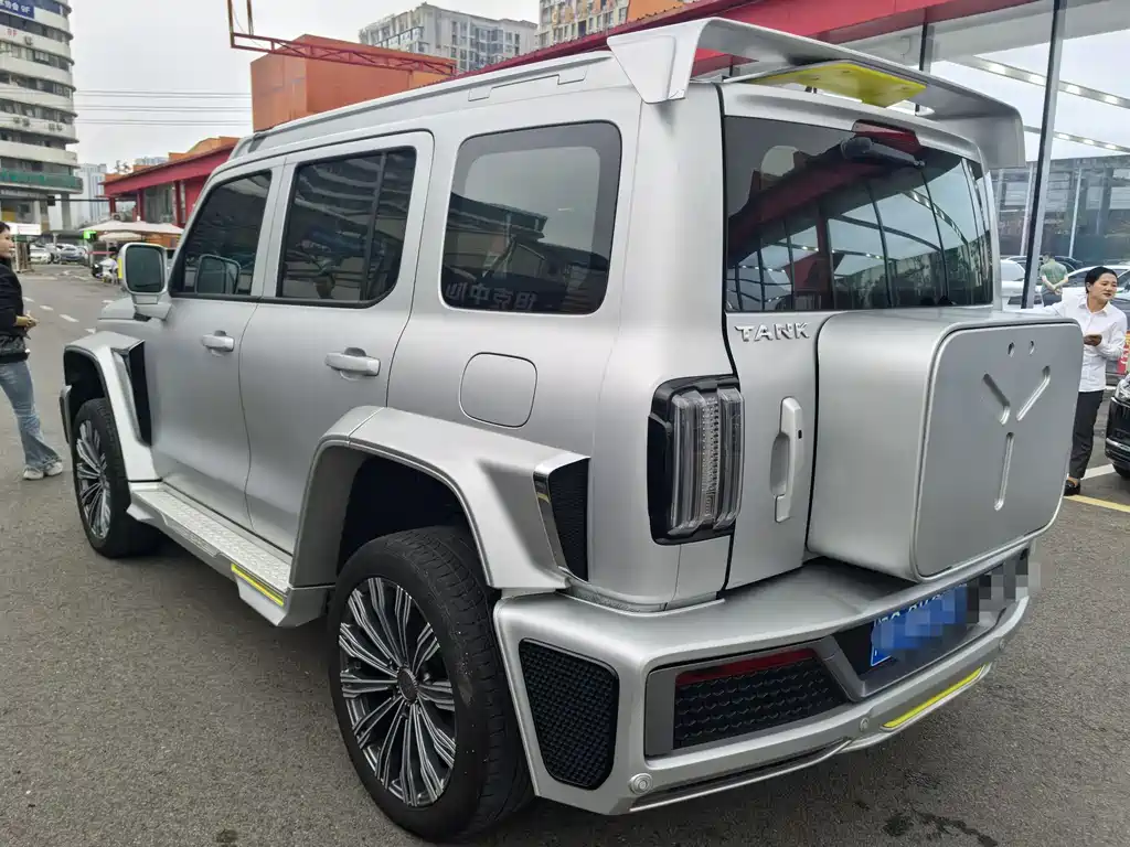 TANK CO CREATION TANK 300