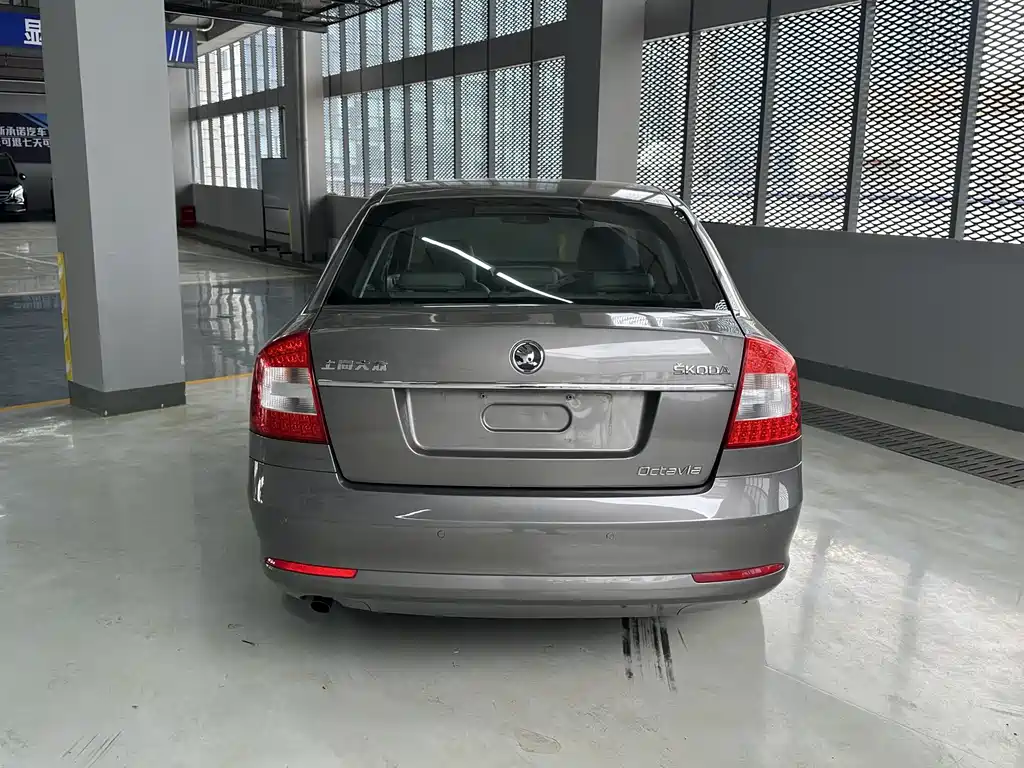 Skoda Octavia 2014 1.6L AT