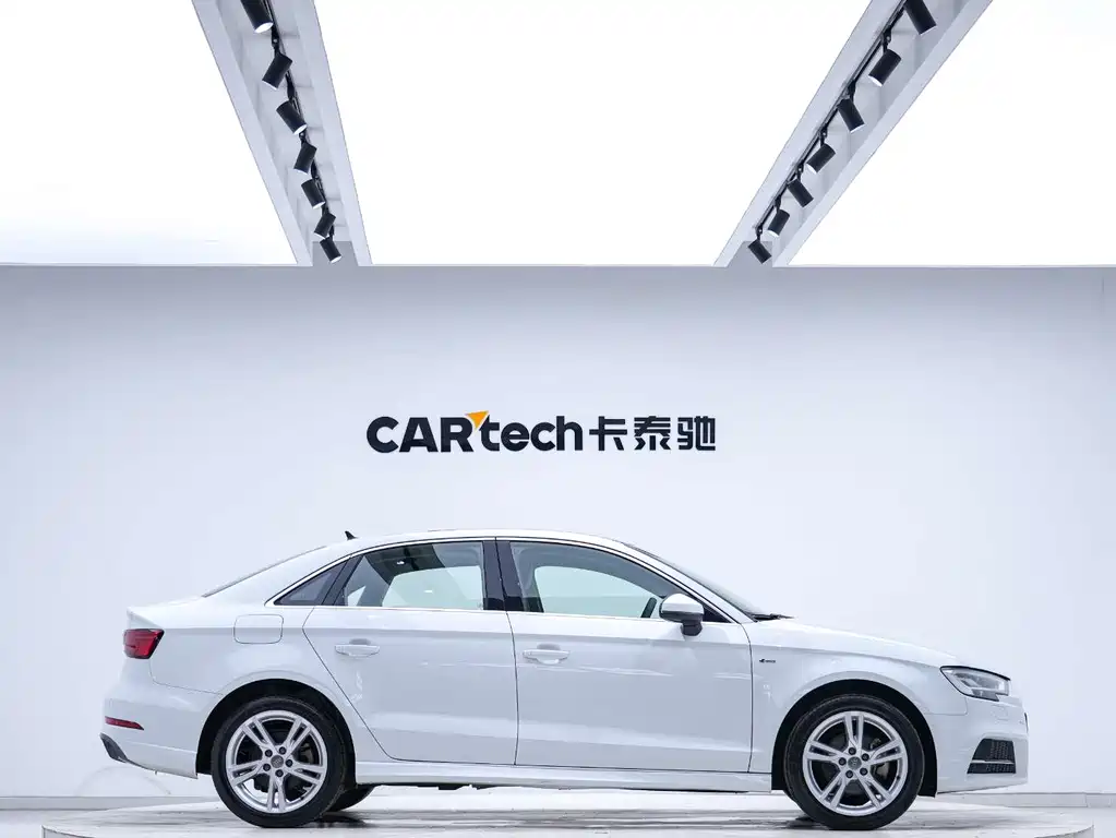 Audi A3 2019 Limousine 35 TFSI Fashion V