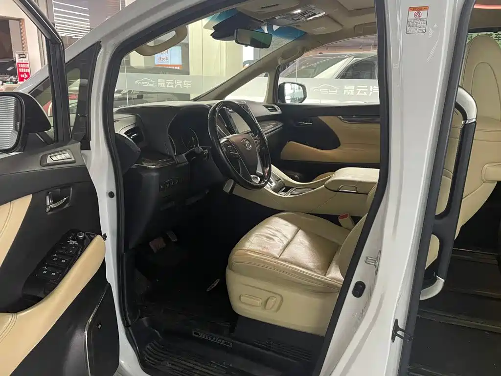 Toyota Vellfire — миниатюра 8