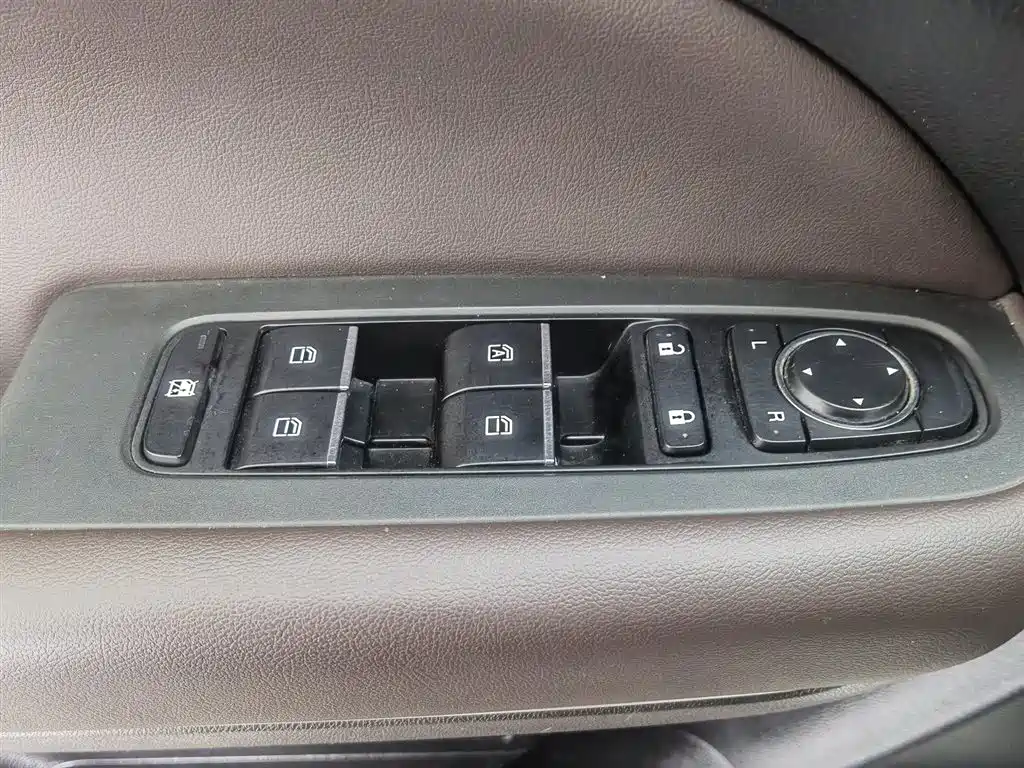 GAC M6 2019 270T AT Luxury ( мест) V