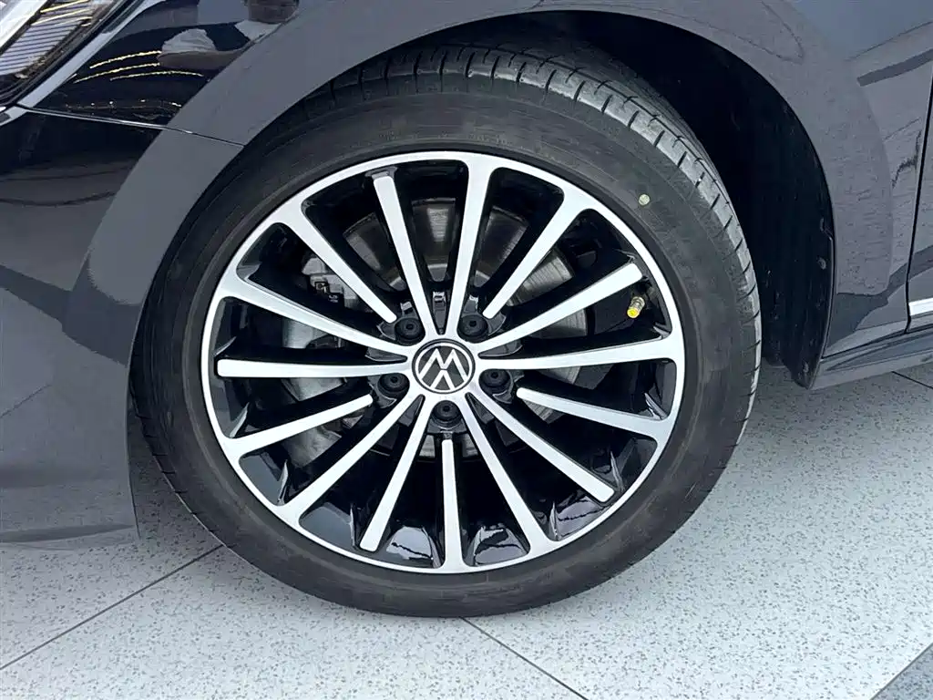 Volkswagen Passat 2026 380TSI