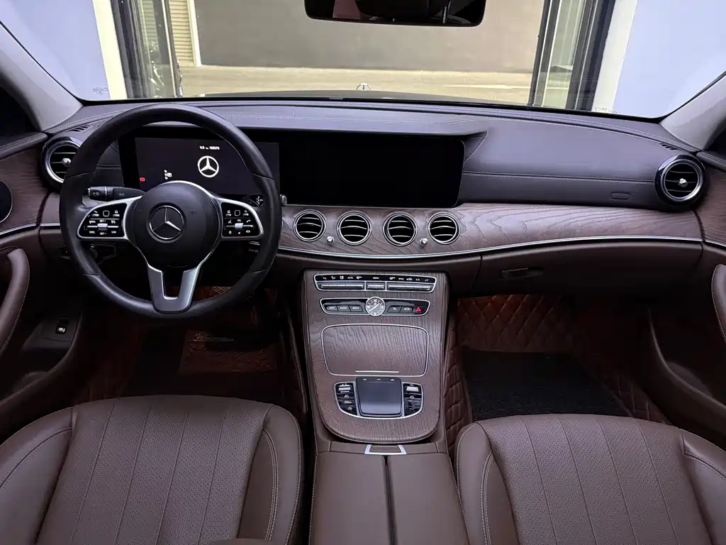 Mercedes-Benz E-Class — миниатюра 7