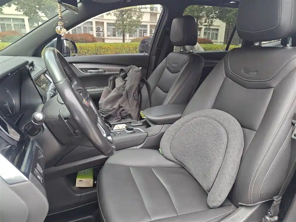 Cadillac XT6 2020 28T мест