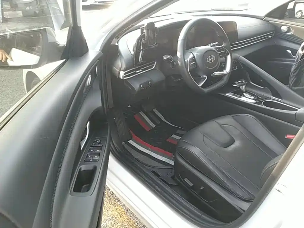 Hyundai Elantra 2022 — фото 15