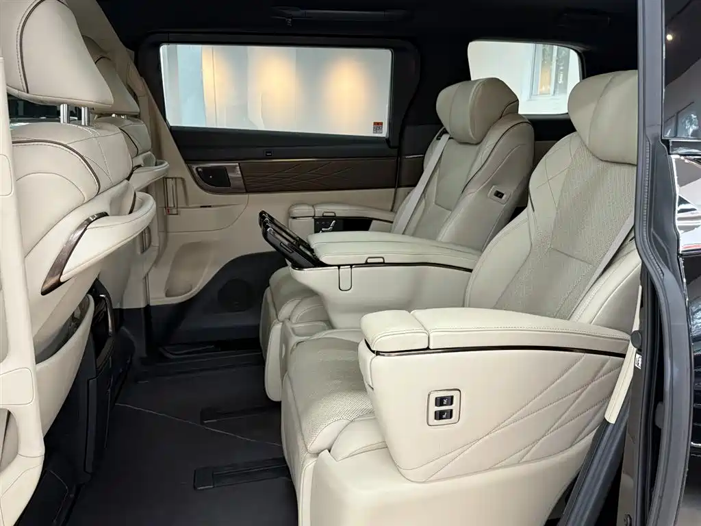 Toyota Alphard 2023 2.5L Luxury