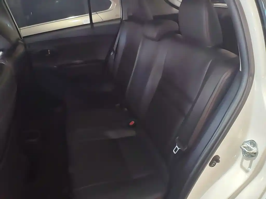 Toyota Yaris L — миниатюра 17