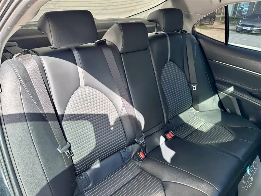 Toyota Camry 2022 2.0S