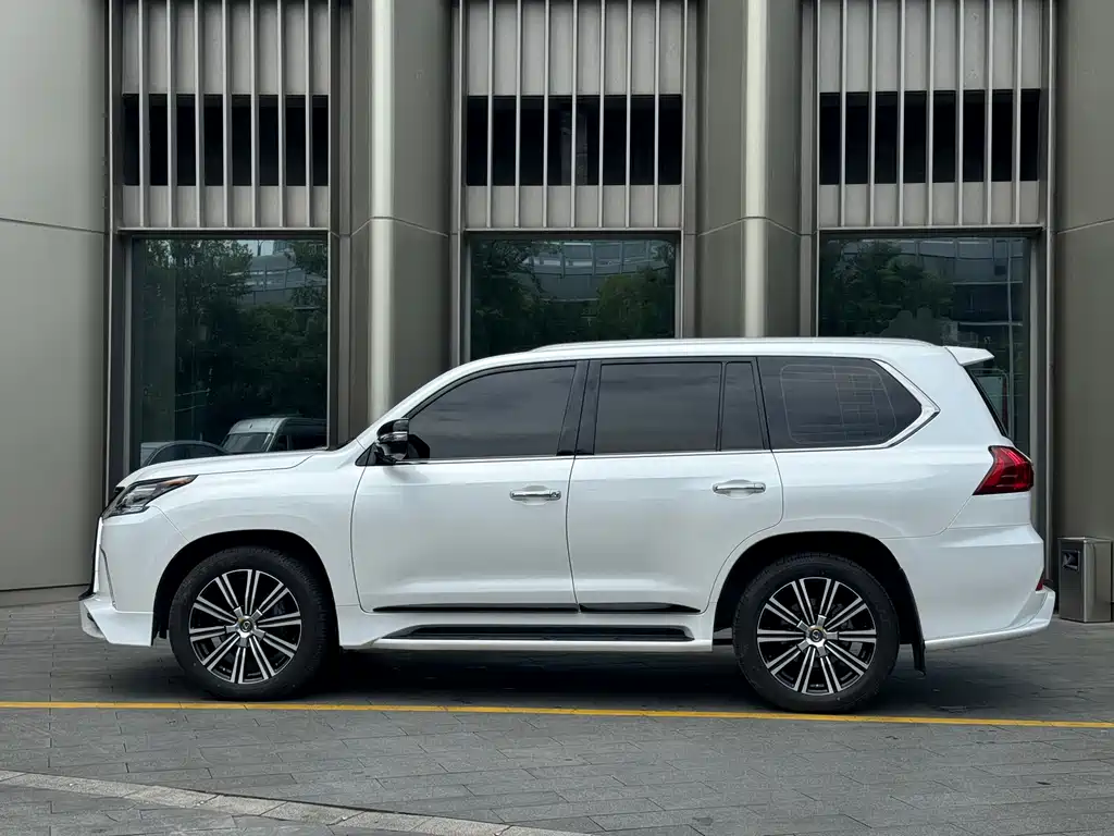 Lexus LX 2017 570
