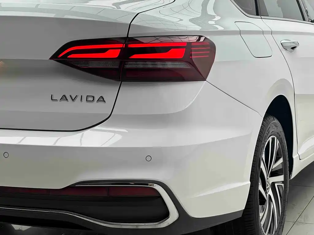 Volkswagen Lavida — миниатюра 7