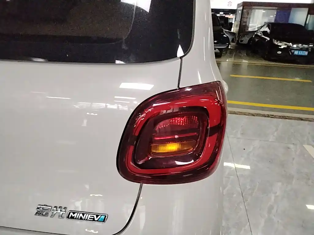Wuling MINIEV — миниатюра 8