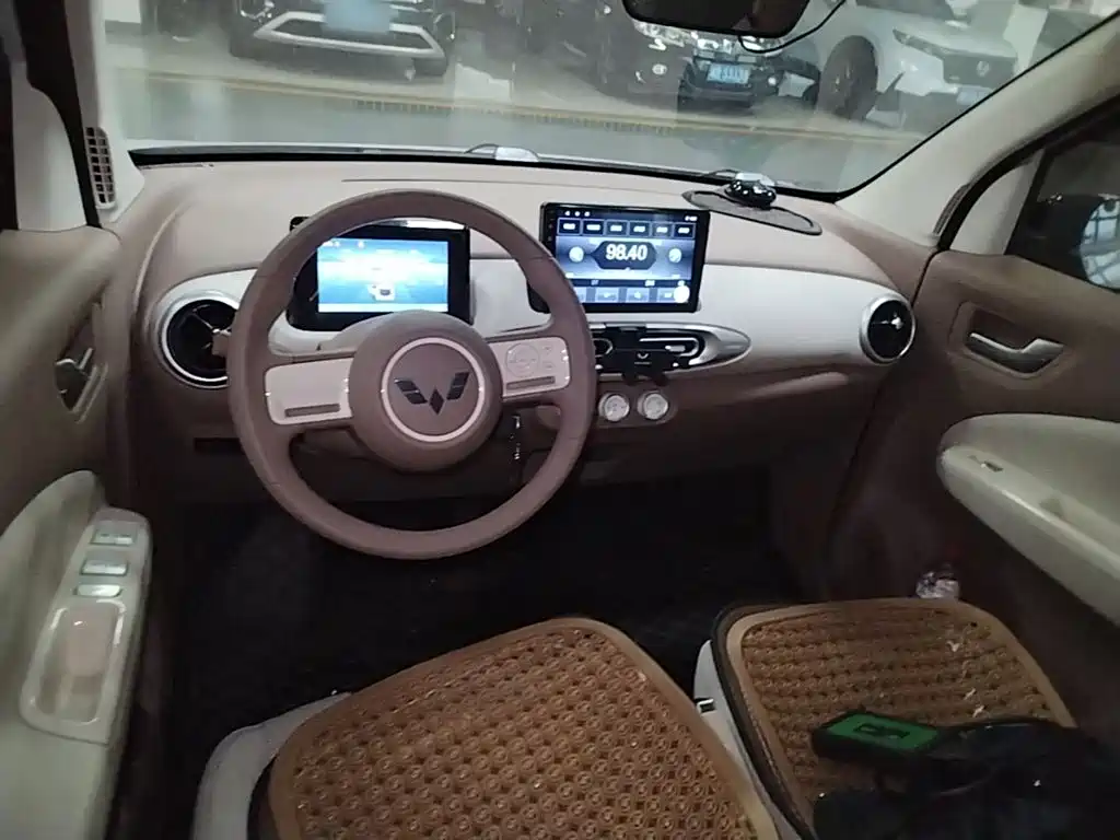 Wuling MINIEV — миниатюра 10