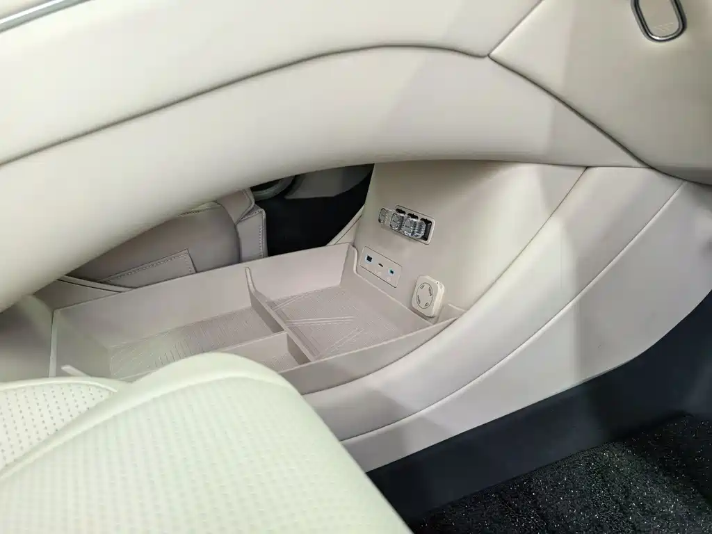 BYD 海豹08 — миниатюра 20