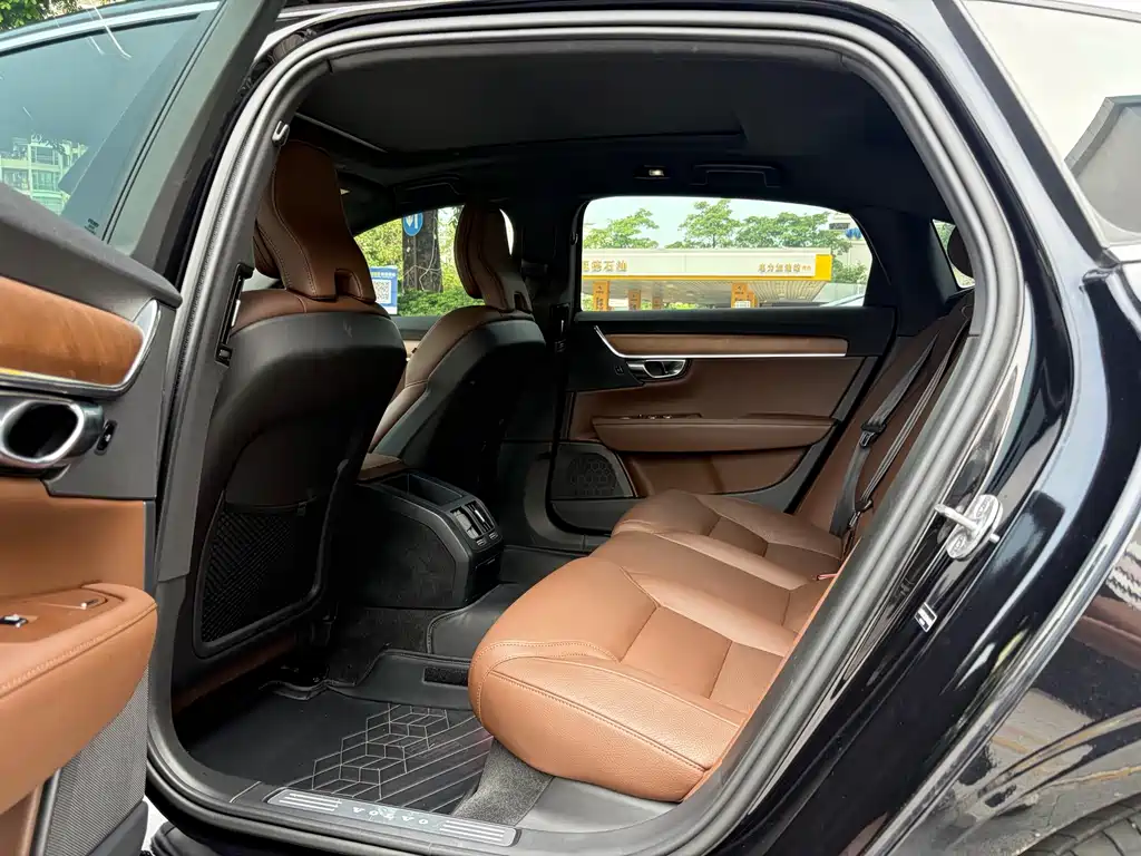 Volvo S90 — миниатюра 5