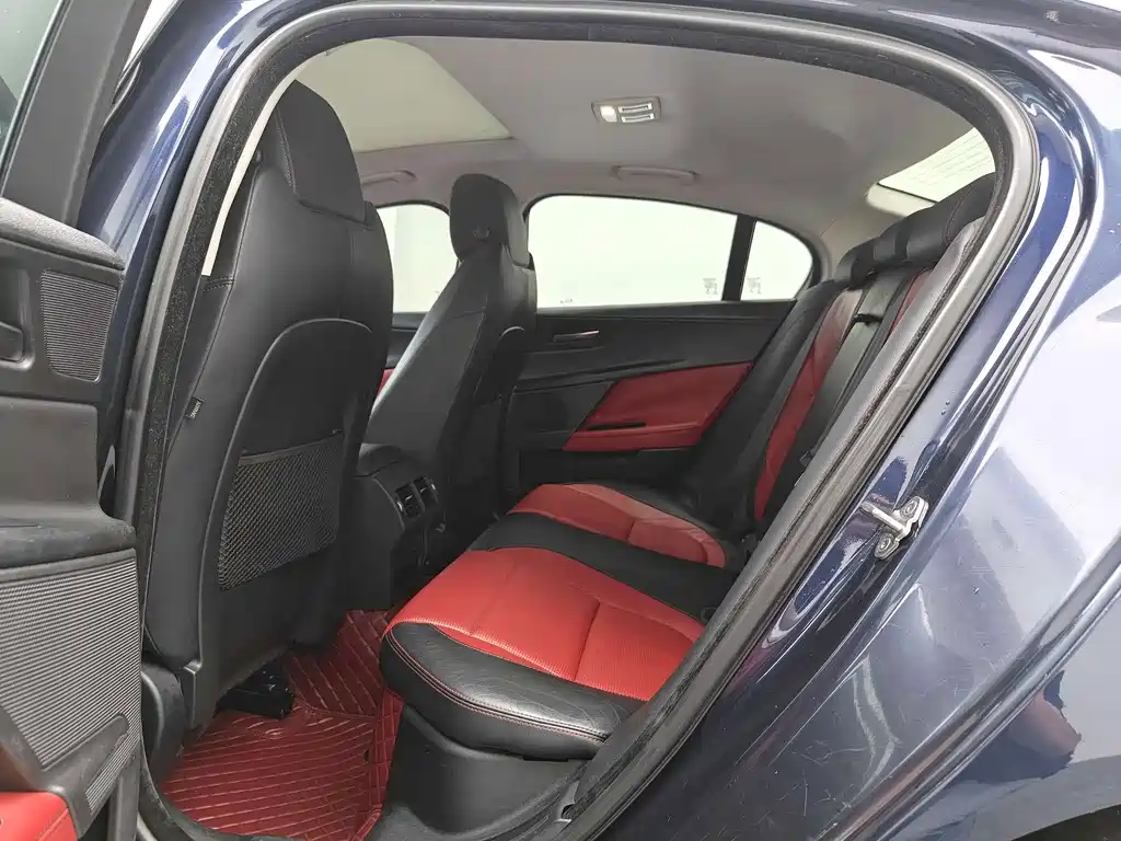 Jaguar XE — миниатюра 11