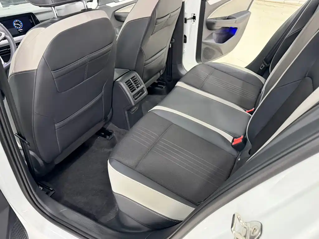 Volkswagen Golf — миниатюра 15