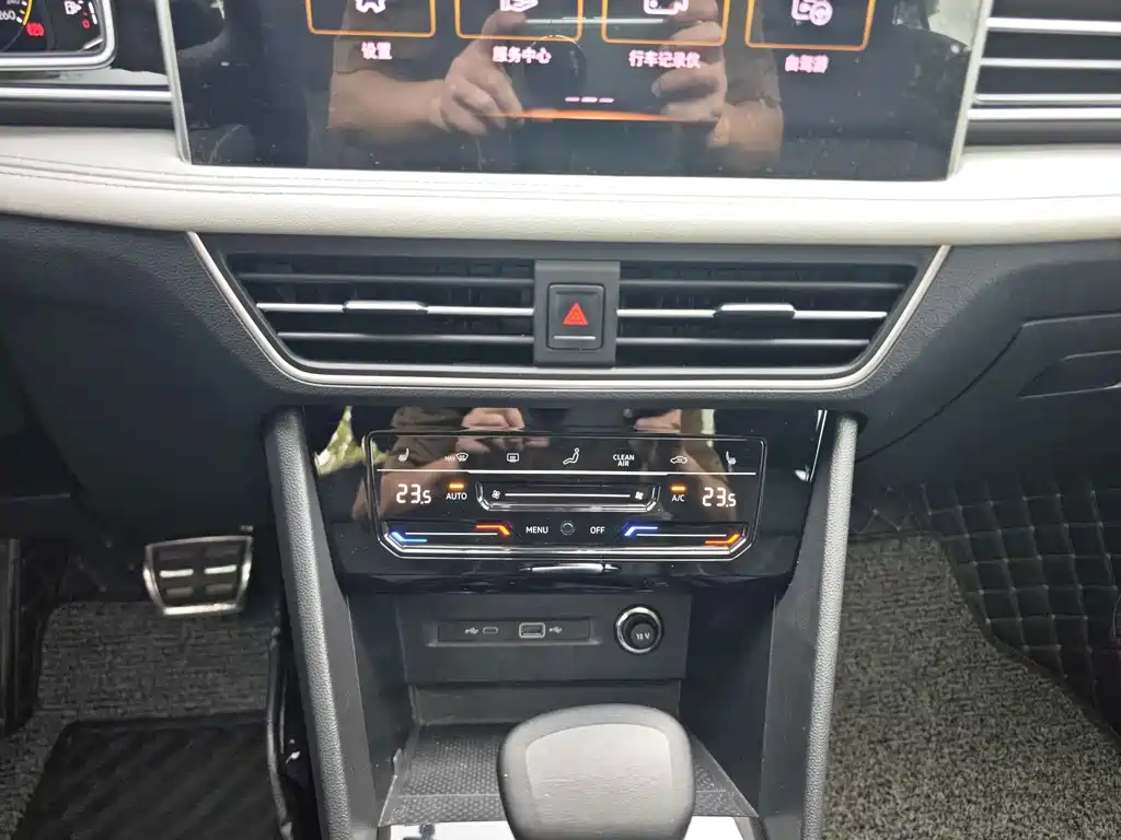 Volkswagen Tiguan L — миниатюра 16