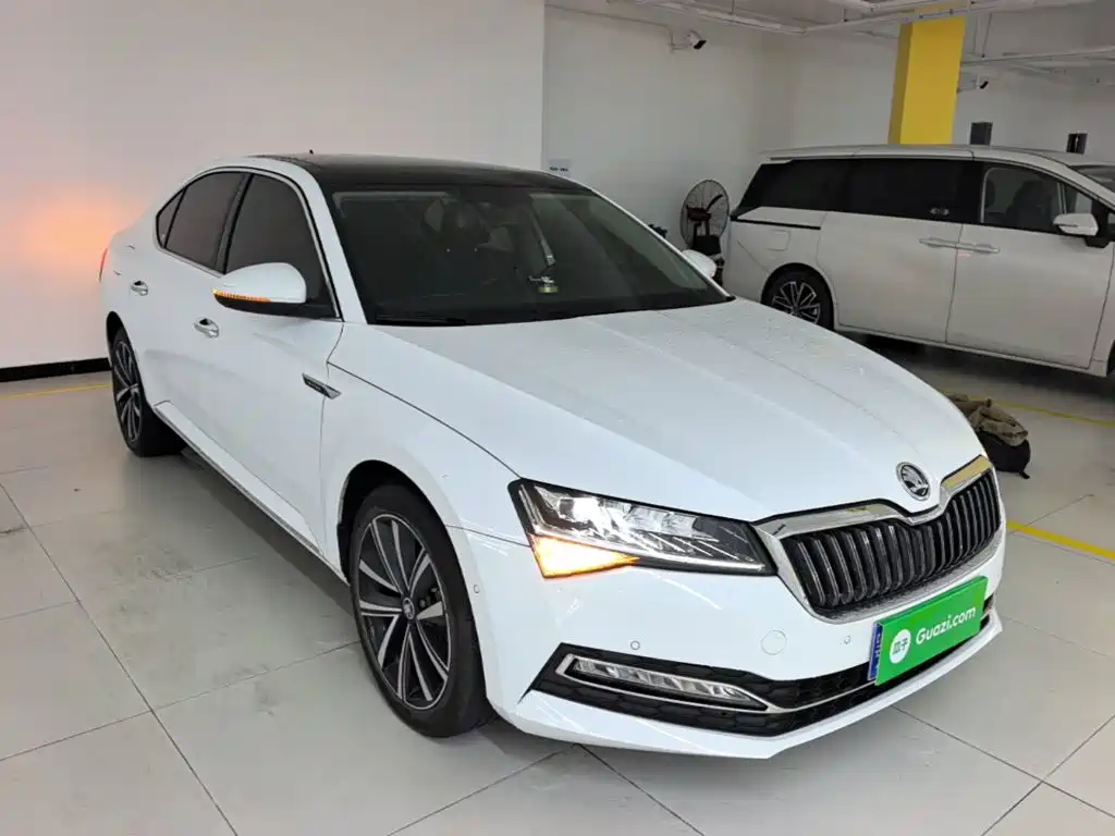 Skoda Superb — миниатюра 4