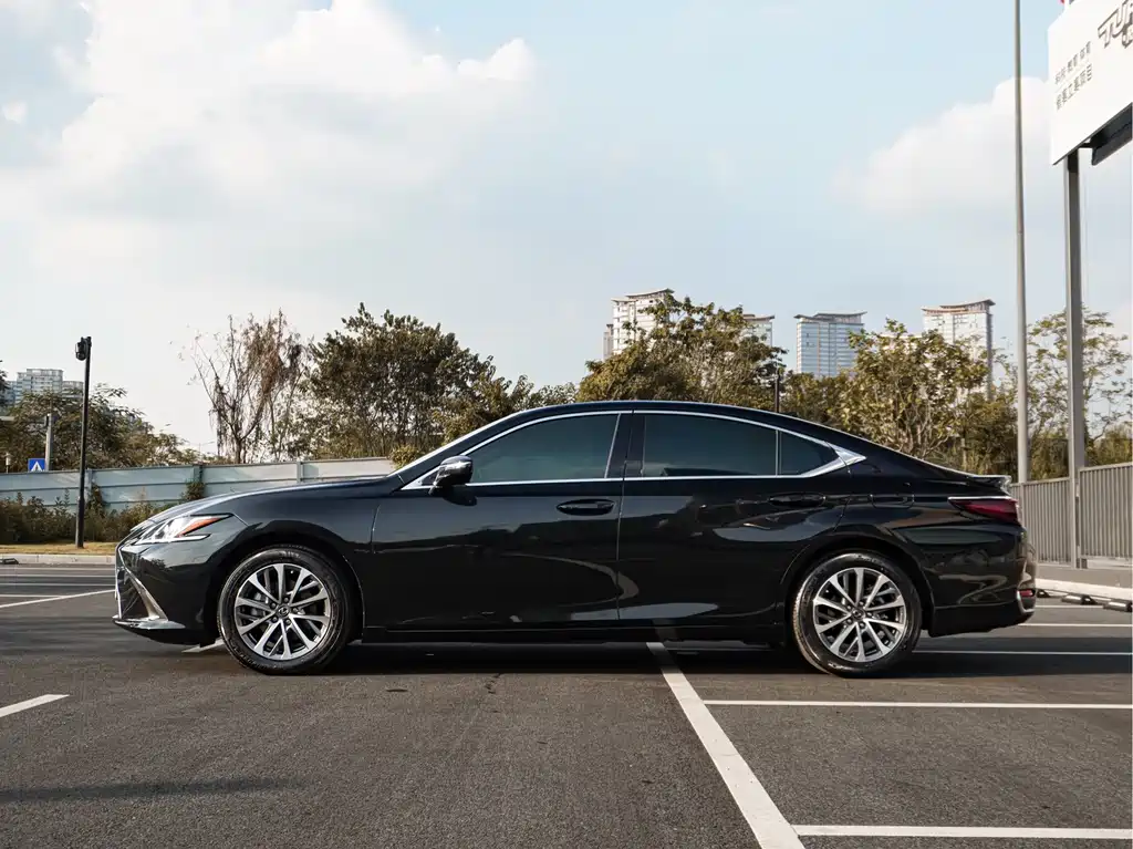 Lexus ES — миниатюра 5