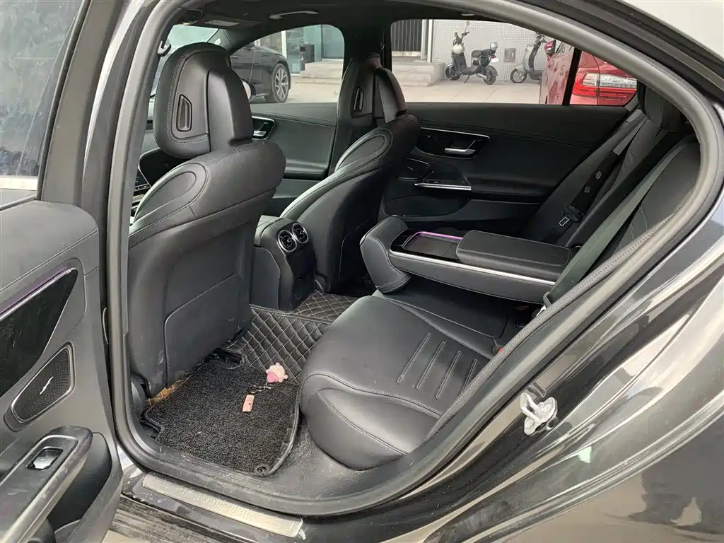 Mercedes-Benz C-Class — миниатюра 5