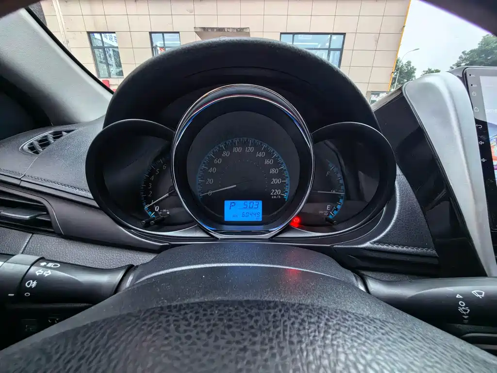 Toyota Yaris L — миниатюра 10