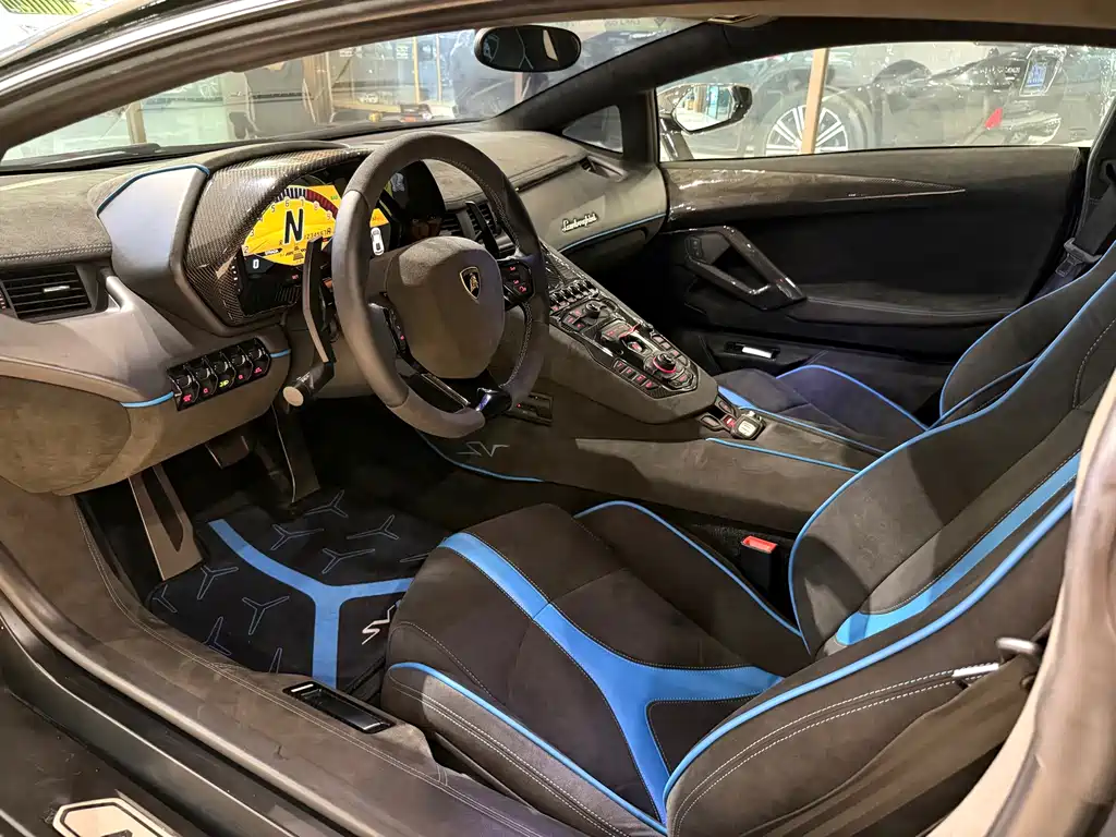 Lamborghini Aventador — миниатюра 11