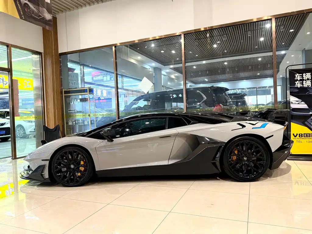 Lamborghini Aventador — миниатюра 4