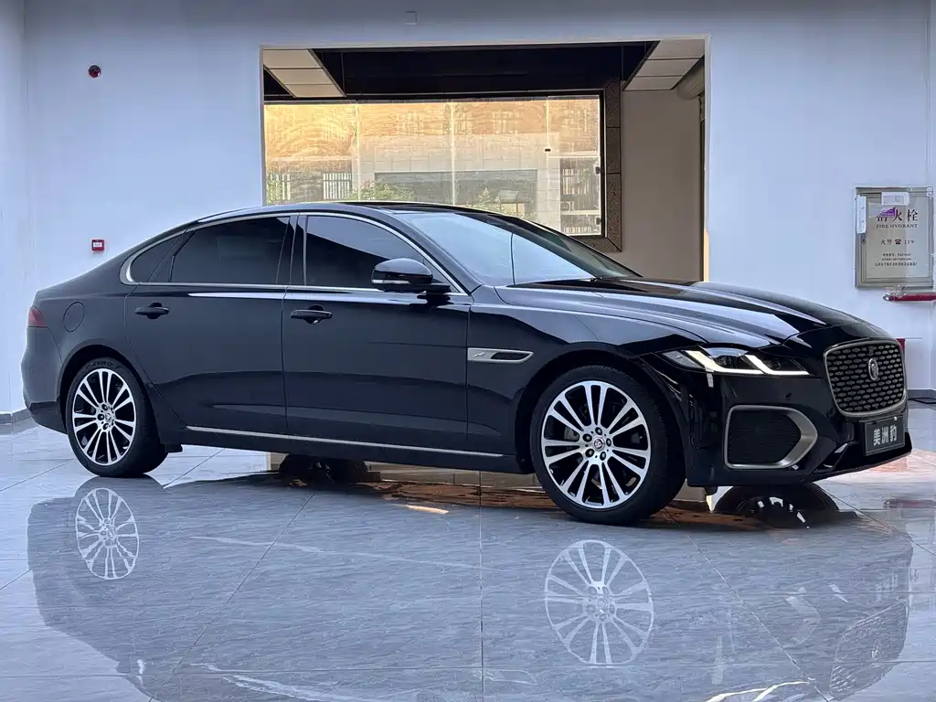 Jaguar XFL — миниатюра 3