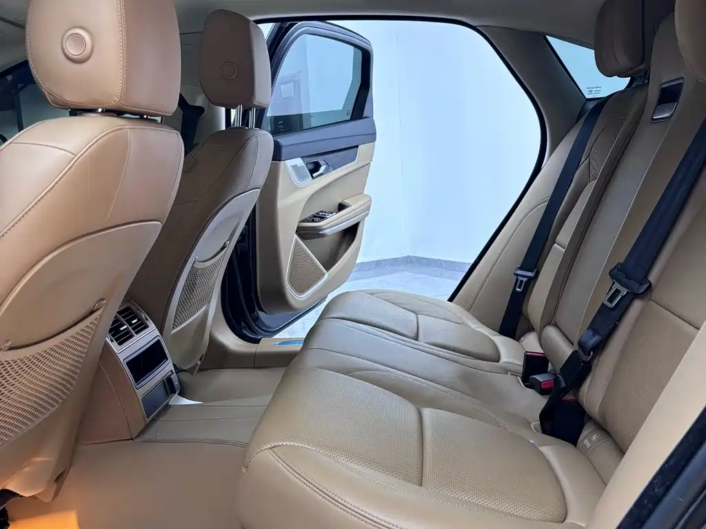 Jaguar XFL — миниатюра 10