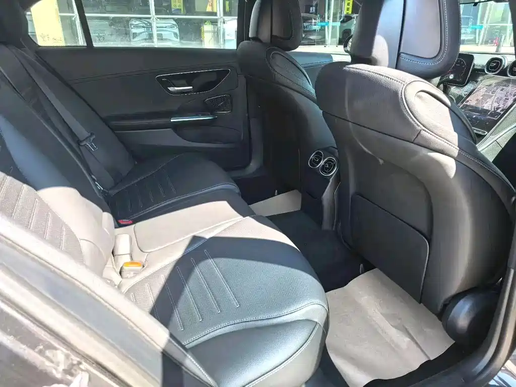 Mercedes-Benz C-Class — миниатюра 6
