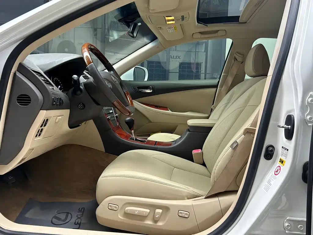 Lexus ES — миниатюра 8