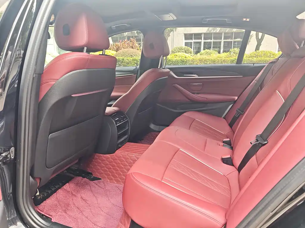 BMW 5 Series — миниатюра 7