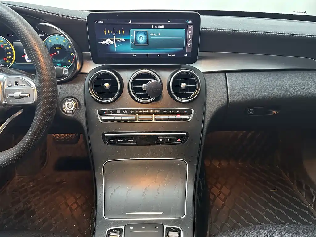 Mercedes-Benz C-Class — миниатюра 8