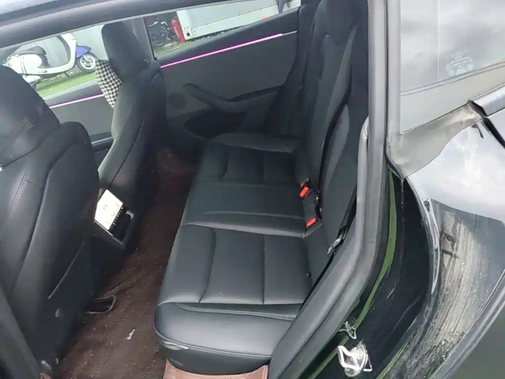 Tesla Model 3 — миниатюра 17