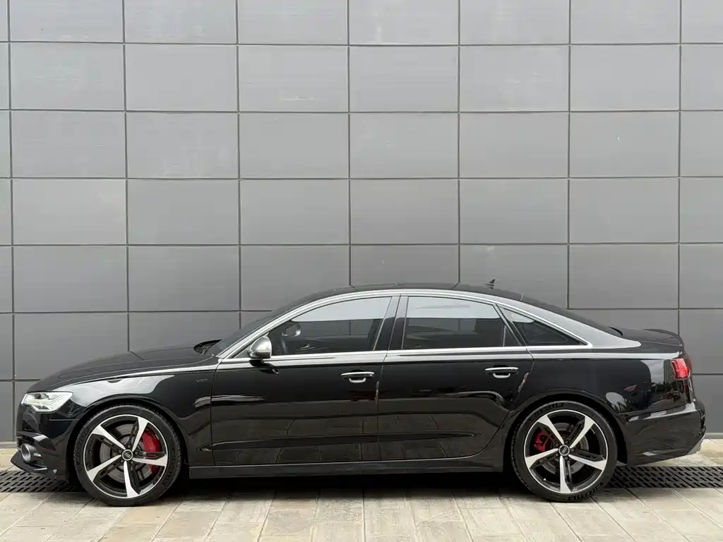 AUDI  S6