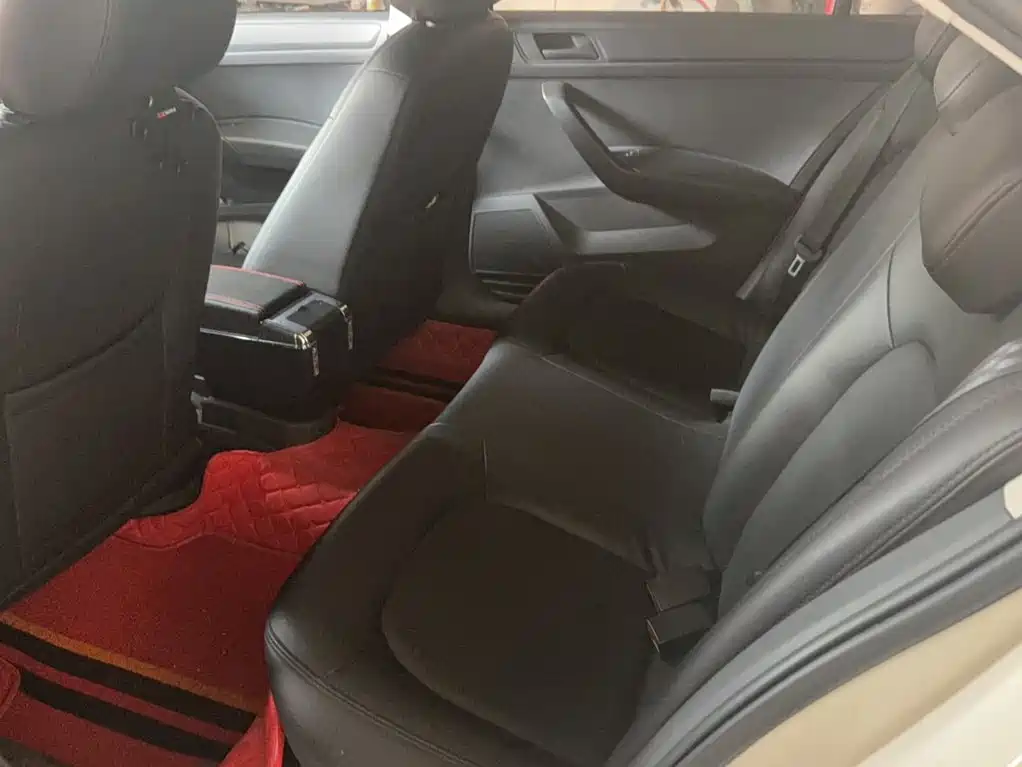 Volkswagen Santana — миниатюра 13