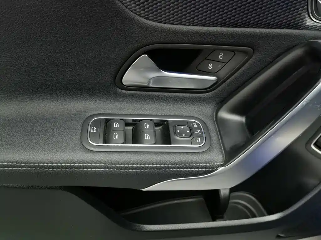 Mercedes-Benz A-Class — миниатюра 9