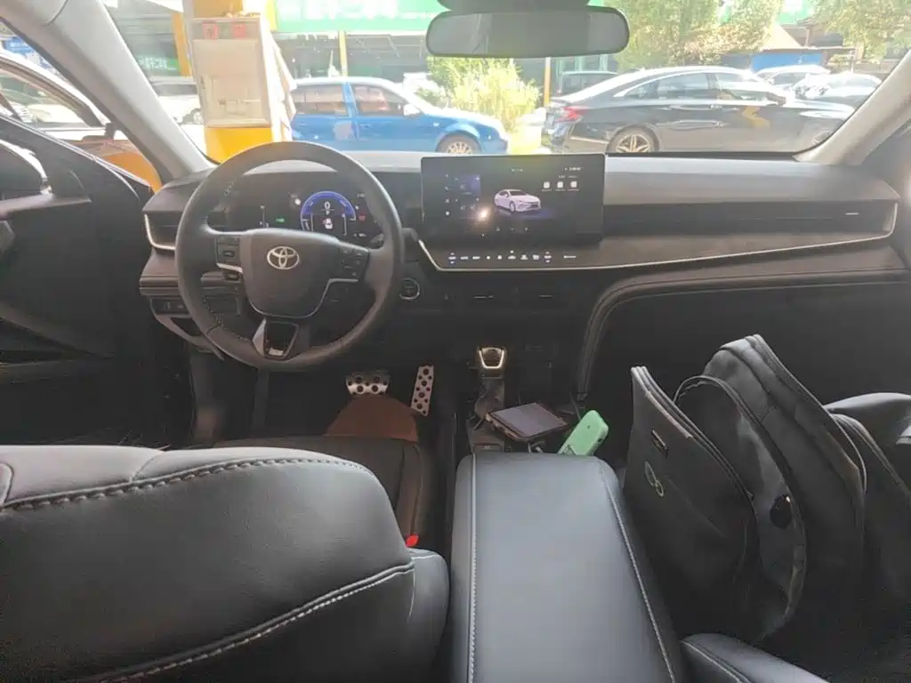 Toyota Camry — миниатюра 10