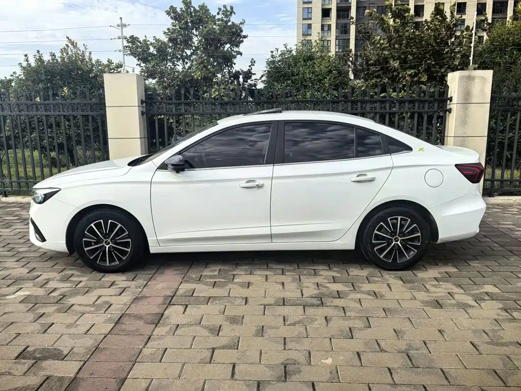 Roewe i5 — миниатюра 7