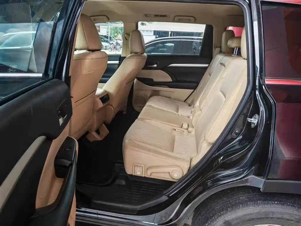 Toyota Highlander 2018 2.0T Elite 7 мест V