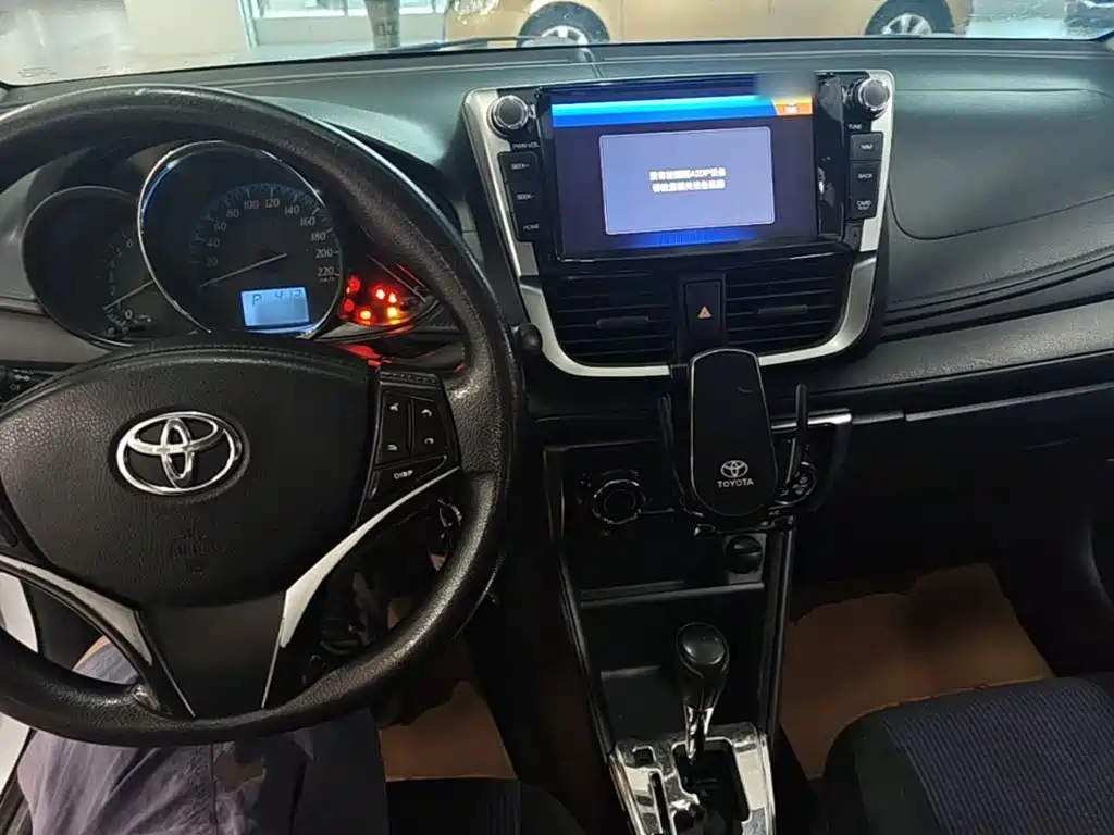 Toyota Yaris L — миниатюра 10