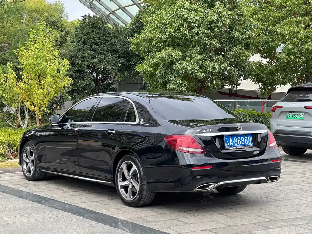 Mercedes-Benz E-Class — миниатюра 7