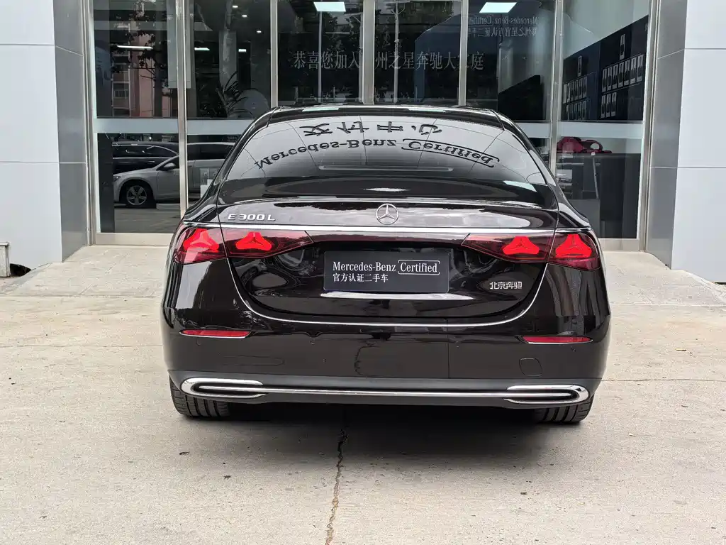 Mercedes-Benz E-Class — миниатюра 13