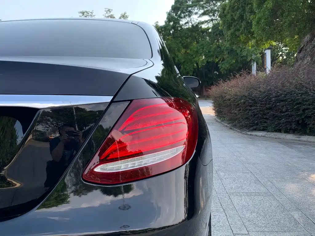 Mercedes-Benz E-Class — миниатюра 12