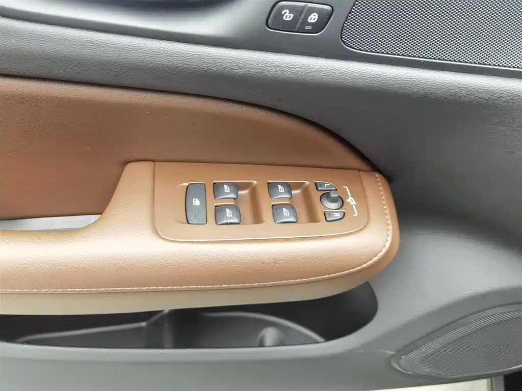 Volvo S60 2025 B4 Luxury