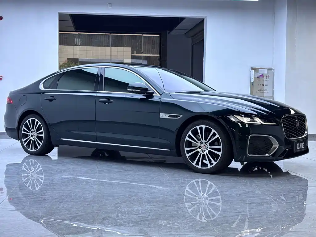 Jaguar XFL — миниатюра 3