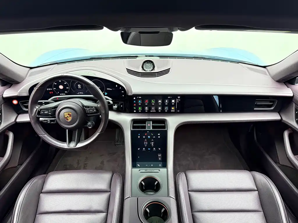 Porsche Taycan — миниатюра 7