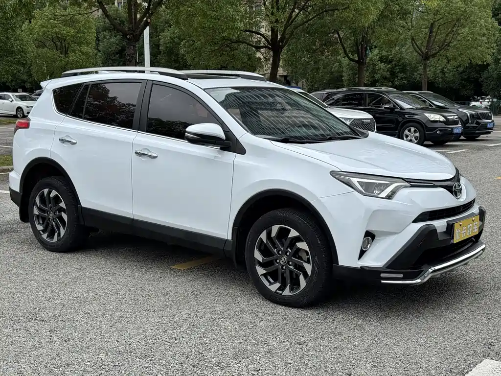 Toyota RAV4 — миниатюра 3